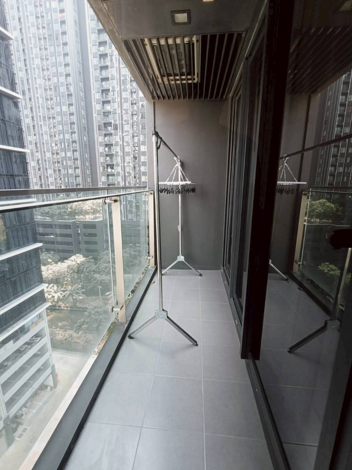 For RentCondoRama9, Petchburi, RCA : The Line Asoke Ratchada Condo for rent, Asoke Ratchada location.