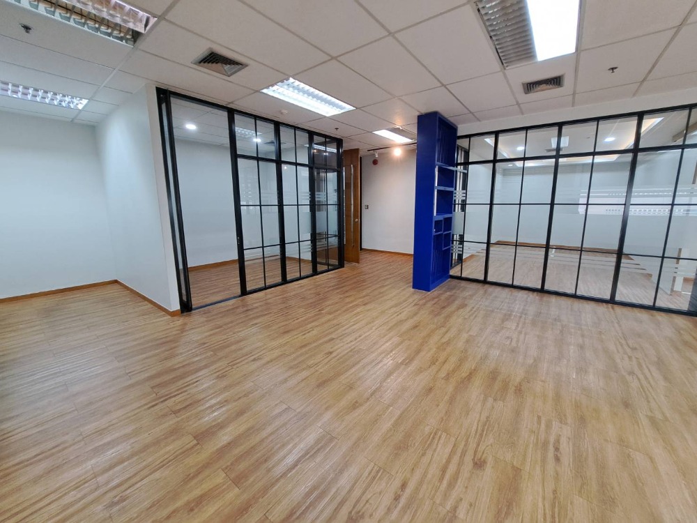 For RentOfficeSilom, Saladaeng, Bangrak : ⛳️ FREE office procurement service, BTS/MRT line, next to BTS Sala Daeng and MRT Silom, starting at 60-1,200 sq m. Decorated, floored, comfortable, ready to work
