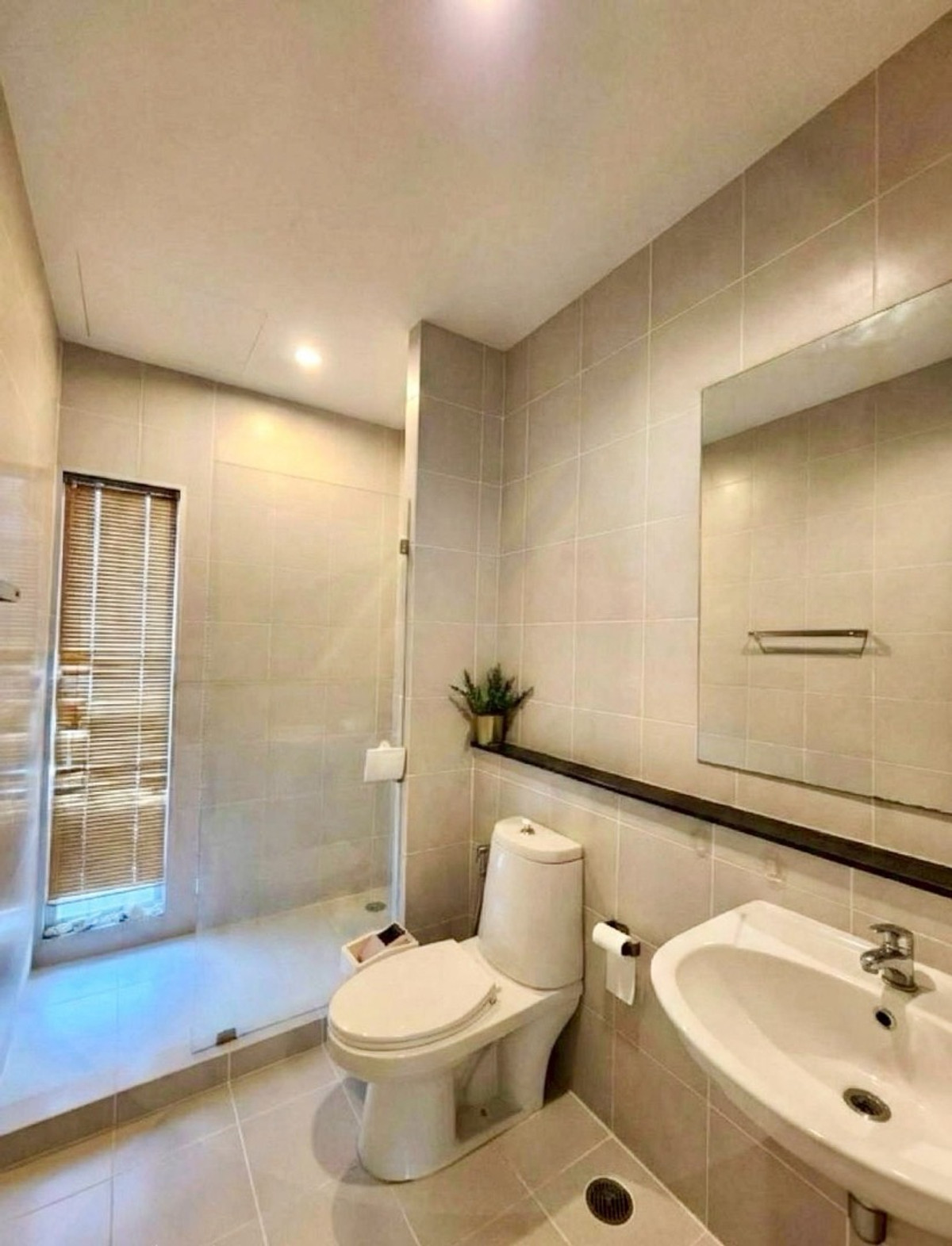 For RentTownhomePattanakan, Srinakarin : RH051024 Townhome for rent, 3 floors, width 5.5 meters, 3 bedrooms, Noble Cube Pattanakarn.