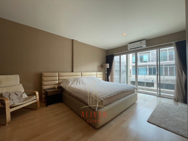 For RentTownhomePattanakan, Srinakarin : RH051024 Townhome for rent, 3 floors, width 5.5 meters, 3 bedrooms, Noble Cube Pattanakarn.