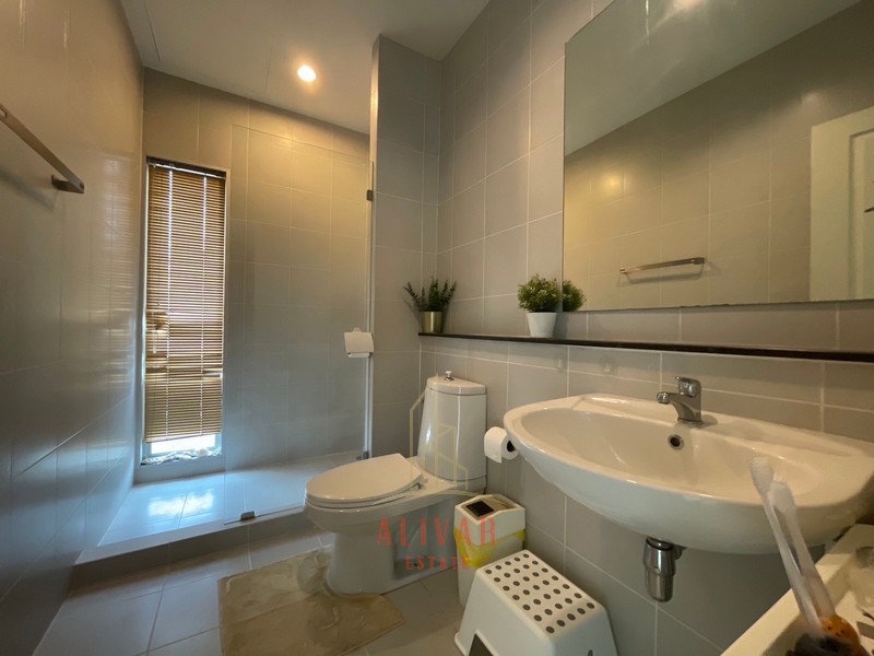 For RentTownhomePattanakan, Srinakarin : RH051024 Townhome for rent, 3 floors, width 5.5 meters, 3 bedrooms, Noble Cube Pattanakarn.