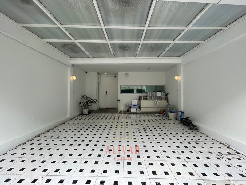 For RentTownhomePattanakan, Srinakarin : RH051024 Townhome for rent, 3 floors, width 5.5 meters, 3 bedrooms, Noble Cube Pattanakarn.