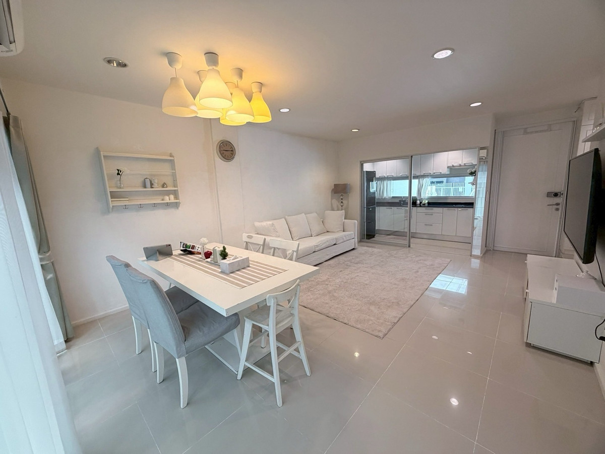 For RentTownhomePattanakan, Srinakarin : RH051024 Townhome for rent, 3 floors, width 5.5 meters, 3 bedrooms, Noble Cube Pattanakarn.