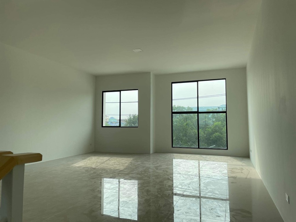 For RentShop HousePathum Thani,Rangsit, Thammasat : Commercial building for rent, Baan Pruksa Nava Nakhon-Phahonyothin, near Pratunam Phra In, only 5 minutes.