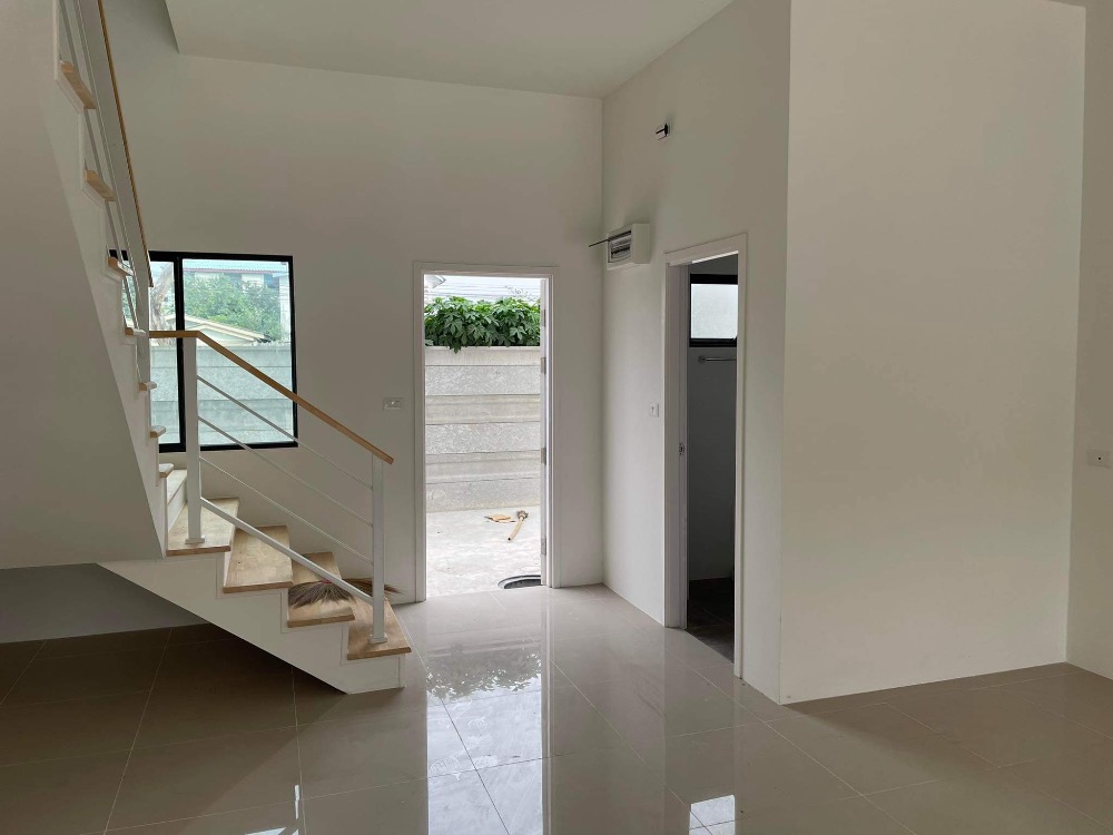 For RentShop HousePathum Thani,Rangsit, Thammasat : Commercial building for rent, Baan Pruksa Nava Nakhon-Phahonyothin, near Pratunam Phra In, only 5 minutes.