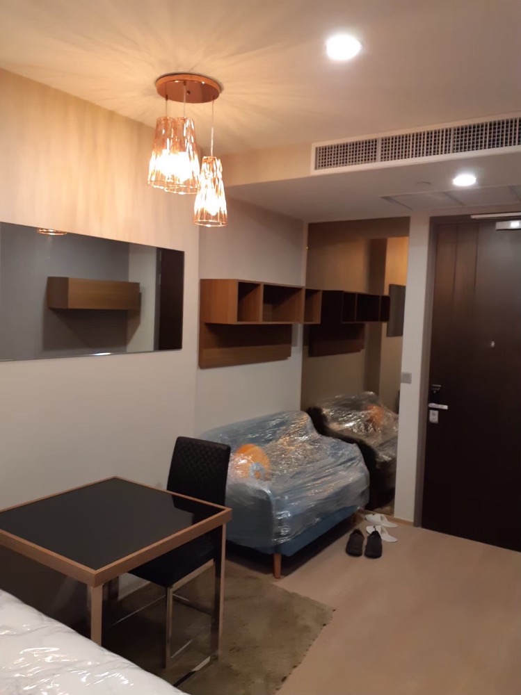 For RentCondoSiam Paragon ,Chulalongkorn,Samyan : Ashton Chula - Silom【𝐑𝐄𝐍𝐓】🔥 Compact, warm room, minimalist style, fully furnished. Complete central area Near Samyan Mitrtown Ready to move in! 🔥Contact Line ID: @hacondo