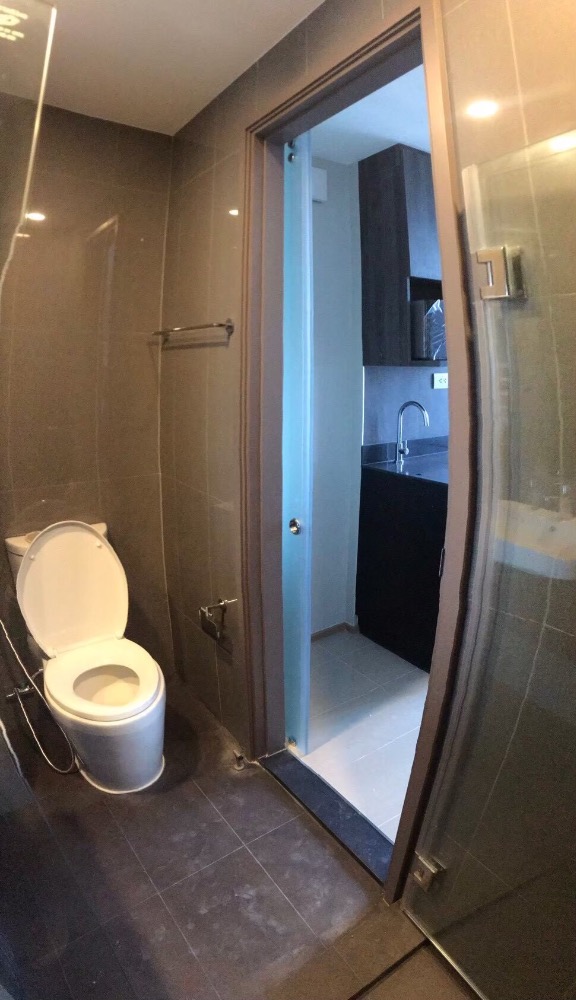 For RentCondoSiam Paragon ,Chulalongkorn,Samyan : Ashton Chula - Silom【𝐑𝐄𝐍𝐓】🔥 Compact, warm room, minimalist style, fully furnished. Complete central area Near Samyan Mitrtown Ready to move in! 🔥Contact Line ID: @hacondo