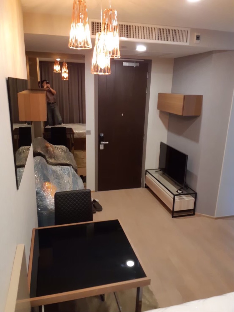 For RentCondoSiam Paragon ,Chulalongkorn,Samyan : Ashton Chula - Silom【𝐑𝐄𝐍𝐓】🔥 Compact, warm room, minimalist style, fully furnished. Complete central area Near Samyan Mitrtown Ready to move in! 🔥Contact Line ID: @hacondo
