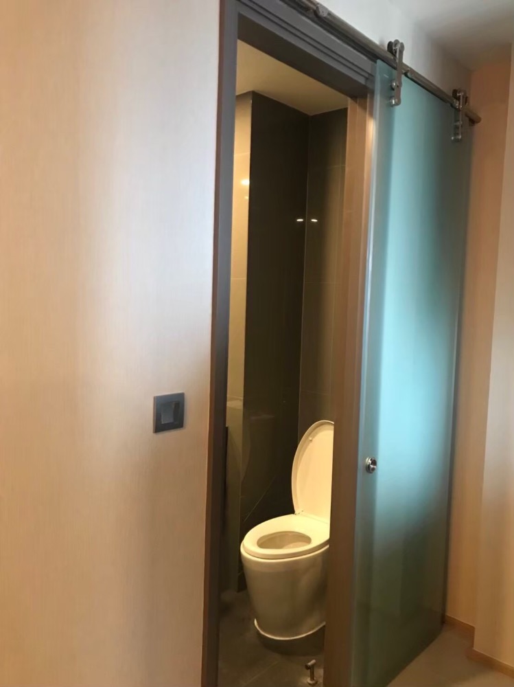 For RentCondoSiam Paragon ,Chulalongkorn,Samyan : Ashton Chula - Silom【𝐑𝐄𝐍𝐓】🔥 Compact, warm room, minimalist style, fully furnished. Complete central area Near Samyan Mitrtown Ready to move in! 🔥Contact Line ID: @hacondo