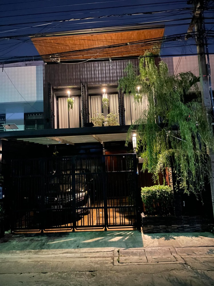 For RentTownhomeRamkhamhaeng, Hua Mak : Home office for rent, 2 floors, beautifully decorated, near BTS Ramkhamhaeng, air conditioned, fully furnished, 3 bedrooms, 3 bathrooms, rental price 55,000 baht per month.