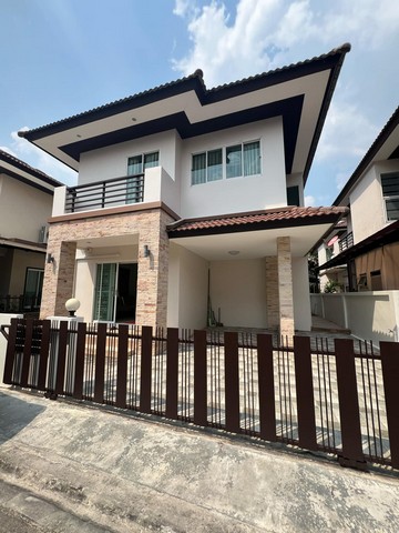 For RentHouseKaset Nawamin,Ladplakao : Rent a 2 -story detached house, 40 sq.w., Lat Pla Khao area Kaset Nawamin Prasert Manukit Ranee Siri Village Near Suki Tee Noi Kaset-Nawamin , Kasetsart University , BTS Kasetsart University, BTS Bang Bua
