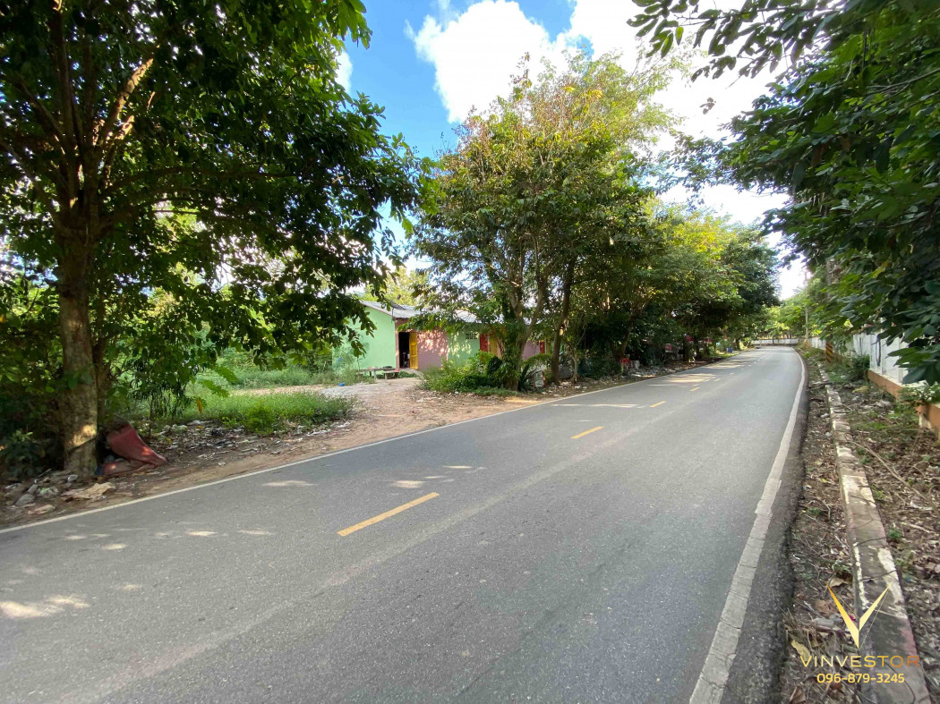 For SaleLandChachoengsao : Selling cheap, price shocking the world!! Land in Phanom Sarakham, Khanun Island, 4-0-23 rai, suitable for an office, company, warehouse.