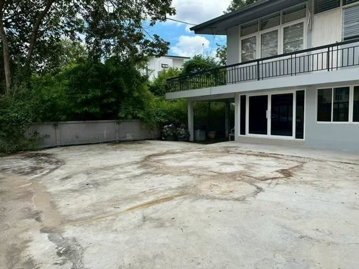 ให้เช่าบ้านเดี่ยว2ชั้น 77ตร.ว. ย่านเอกมัย ปรีดีย์พนมยงค์ เหมาะทำออฟฟิศ หรือพักอาศัย (จดทะเบียนได้ เลี้ยงสัตว์ได้) Loading...