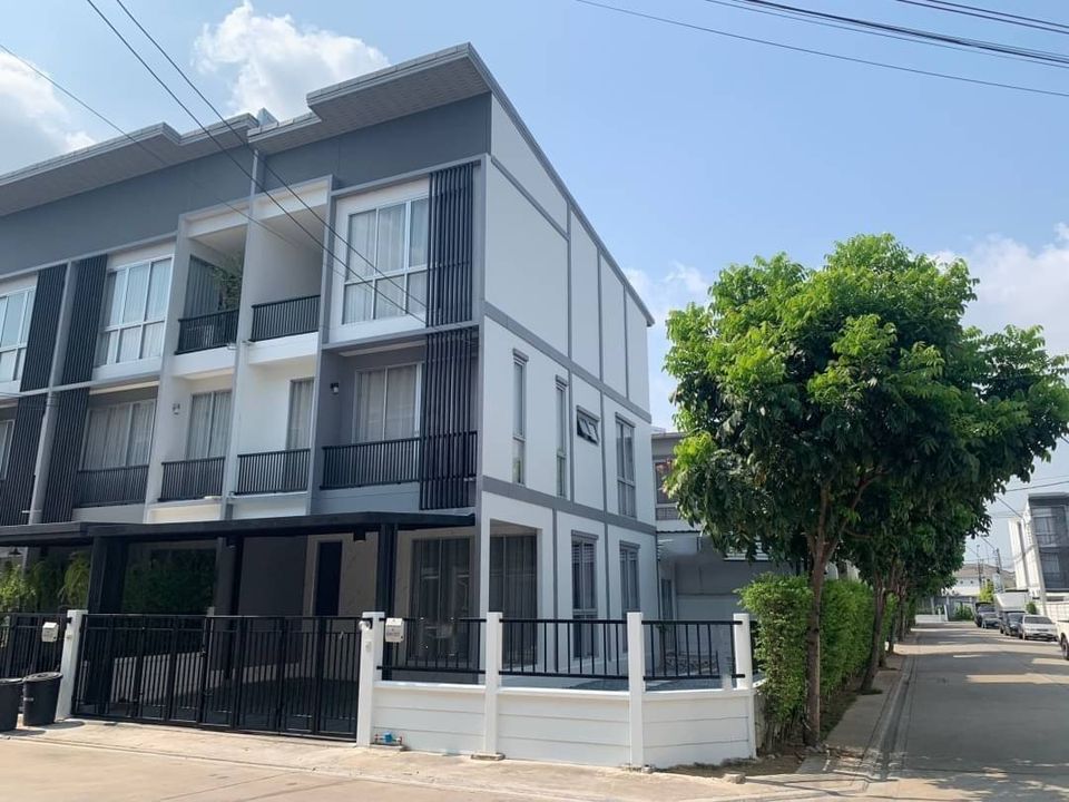 For SaleTownhomeNawamin, Ramindra : For sale: 3-story townhome, area 38.7 sq m. No.… Sammakorn Avenue Village. Ramintra-Wongwaen Kanchanaphisek Road, Tha Raeng Subdistrict, Bang Khen District, Bangkok Province