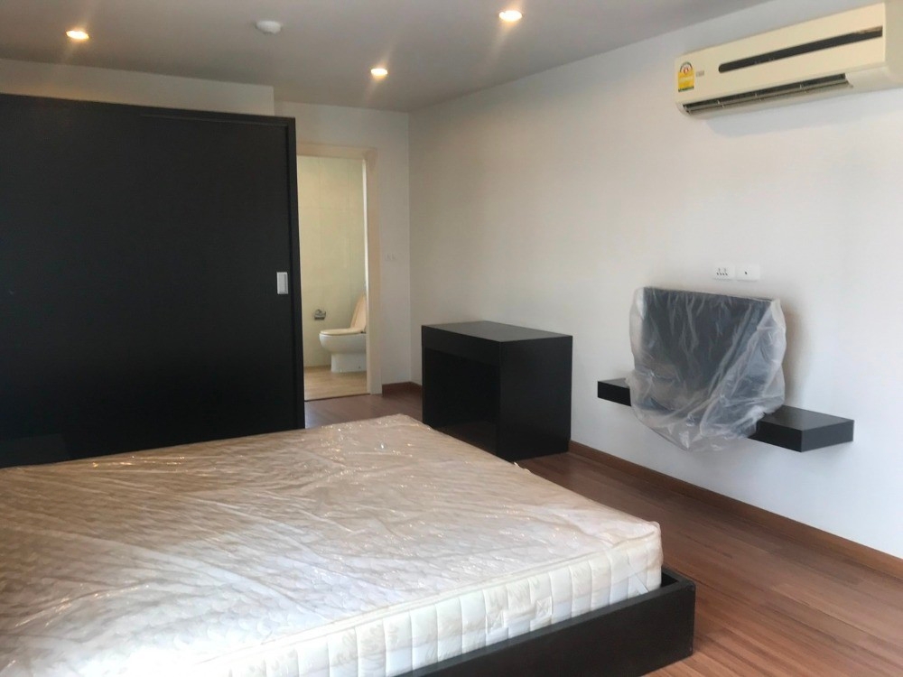 For SaleCondoSilom, Saladaeng, Bangrak : S-SSLW103 Condo for sale The Surawong by Chewathai Hap Soon 8th floor Size 74.7 sqm. 1 bed 1 bath 8.24M 064-959-8900