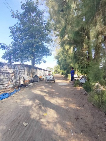 For SaleLandPathum Thani,Rangsit, Thammasat : Land for sale 108-2-33 rai with Factory Certificate 4 with factory 3250 sq m. workers' houses in Pathum Thani, Rangsit-Nakhon Nayok, Khlong 9 with 500Kva transformer, used to be an aluminum kitchenware factory.