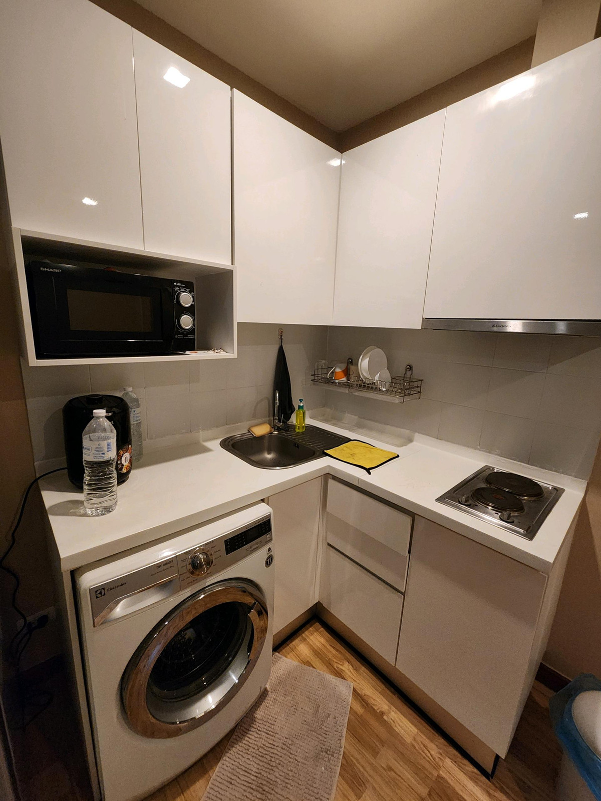 ขายคอนโดบางนา แบริ่ง ลาซาล : ขายคอนโดใกล้ BTS บางนา มี Sky walk 45 ตรม.ห้องริม 1ห้องนอน1รับแขก วิวสวย 3.4ลบ.