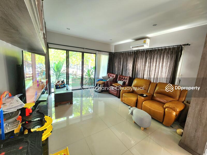 For SaleHousePathum Thani,Rangsit, Thammasat : Luxury detached house for sale, Burasiri Rangsit, corner plot, 90 sq m., house type, 4 bedrooms, 5 bathrooms, 1 maid, 11.9 million baht.