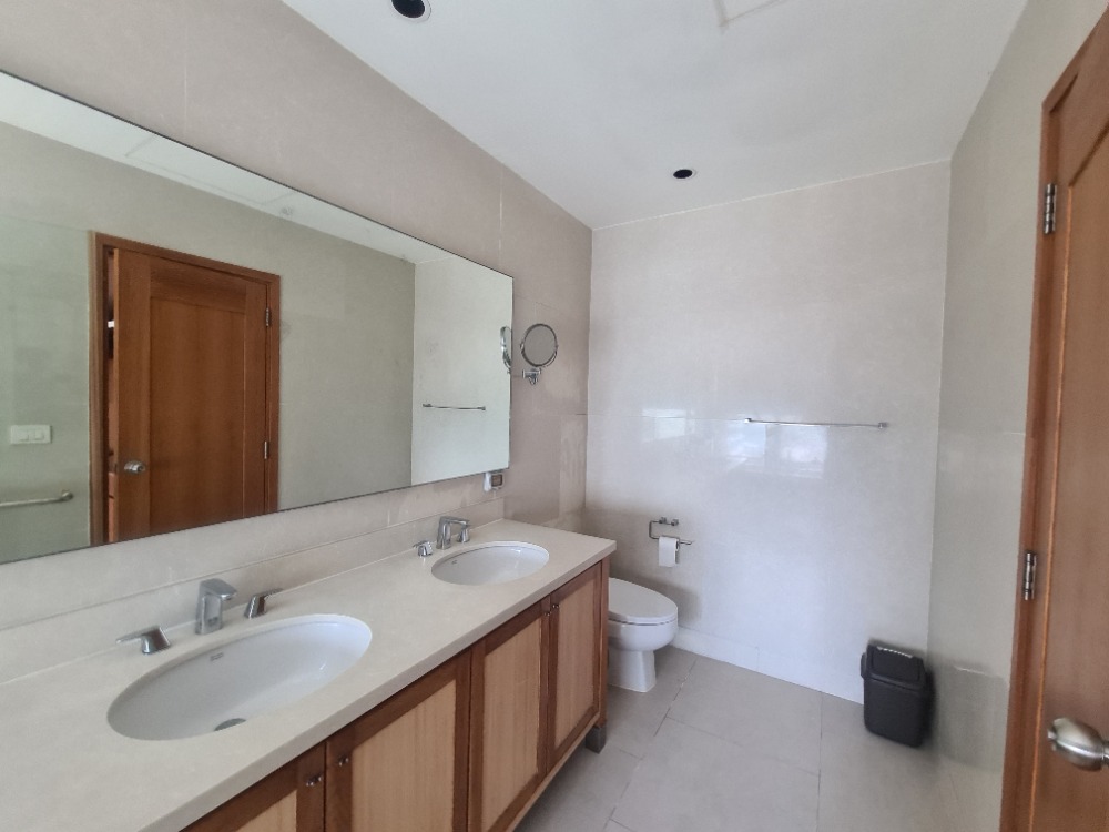 For RentCondoSukhumvit, Asoke, Thonglor : The Emporio Place 2bed 3baht 50k per month 064-274-8883