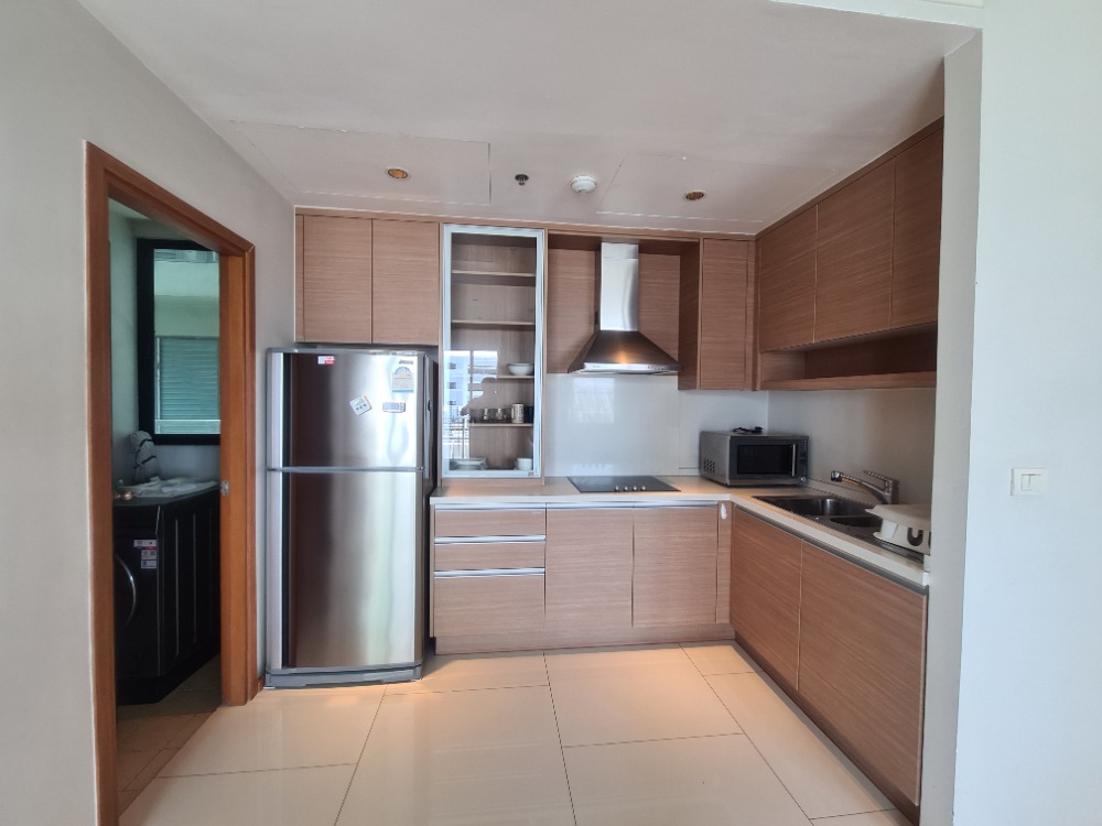 For RentCondoSukhumvit, Asoke, Thonglor : The Emporio Place 2bed 3baht 50k per month 064-274-8883