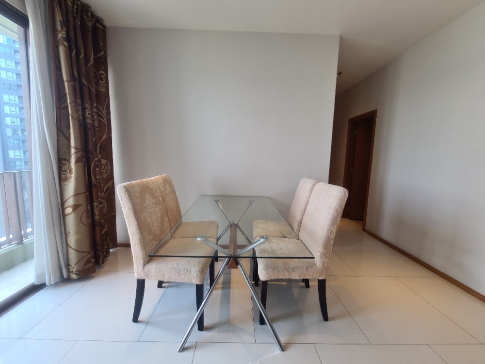 For RentCondoSukhumvit, Asoke, Thonglor : The Emporio Place 2bed 3baht 50k per month 064-274-8883