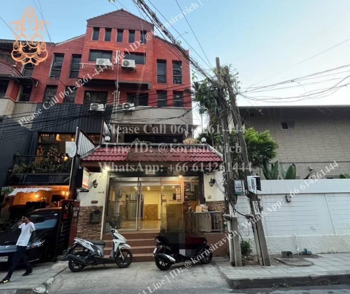 For RentShop HouseSukhumvit, Asoke, Thonglor : Rent a commercial building in Soi Thonglor, Sukhumvit 55, Khlong Tan Nuea, Watthana, Bangkok. There is no parking space, suitable kitchen, food delivery, spa and others.