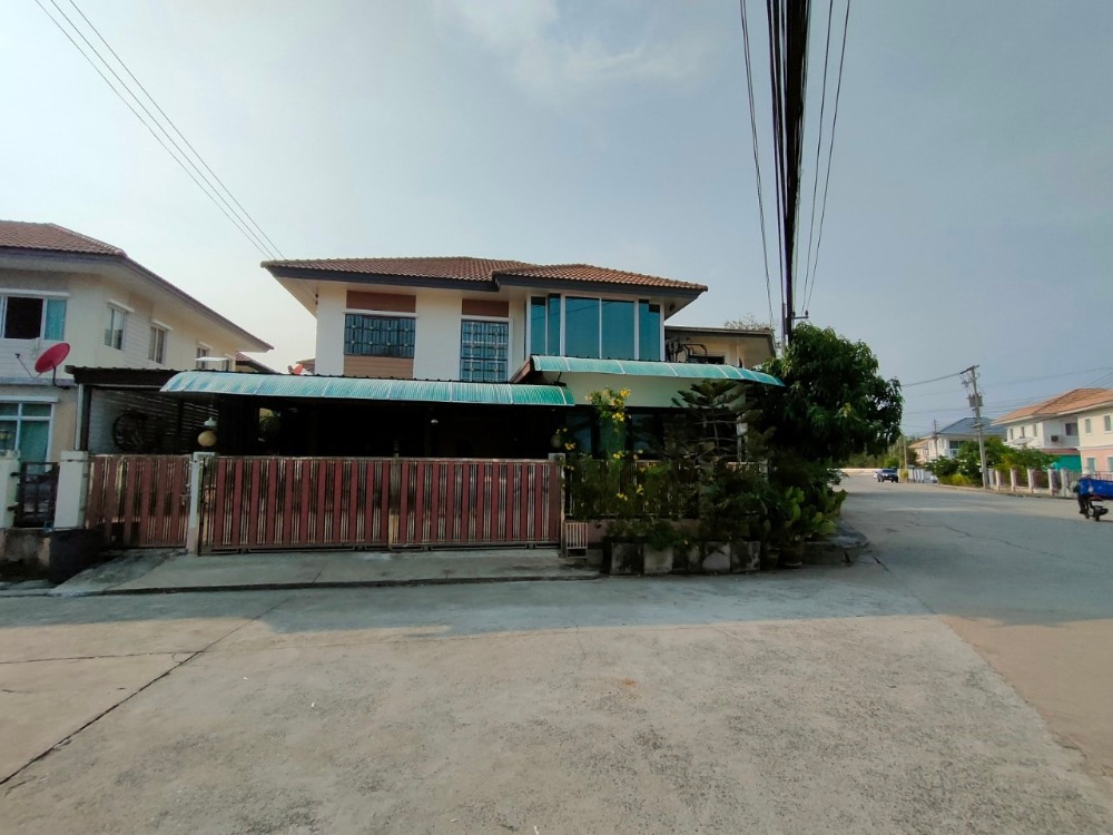 For SaleHouseMahachai Samut Sakhon : Urgent sale!! 2-story detached house, corner house, Pruksa Village Delight Village, Thian Talay 32, Rama 2, area 64 sq m., usable area 336 sq m., best location in the project. Add to fill the space Micro-needle is applied all over the back.