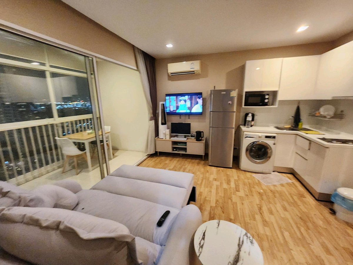 ขายคอนโดบางนา แบริ่ง ลาซาล : ขายคอนโดใกล้ BTS บางนา มี Sky walk 45 ตรม.ห้องริม 1ห้องนอน1รับแขก วิวสวย 3.4ลบ.