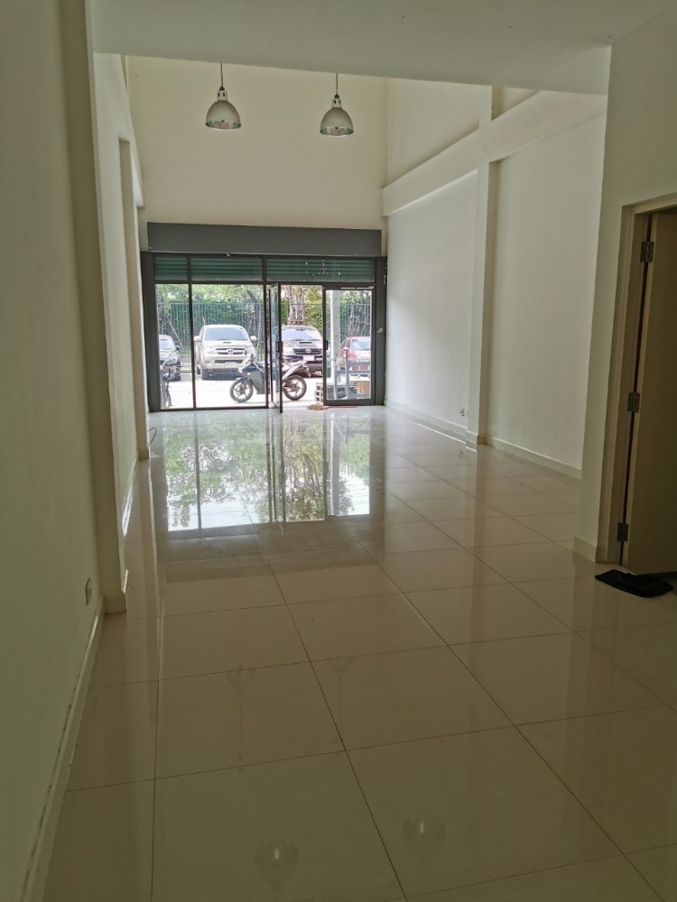 ขายอาคารพาณิชย์นวมินทร์ รามอินทรา : เหมาะสำหรับทำธุรกิจ ✨ อาคารพาณิชย์ บี อเวนิว วัชรพล / 3.5 ชั้น (ขาย), B-Avenue Watcharapol / 3.5 Storey (FOR SALE) TAN008