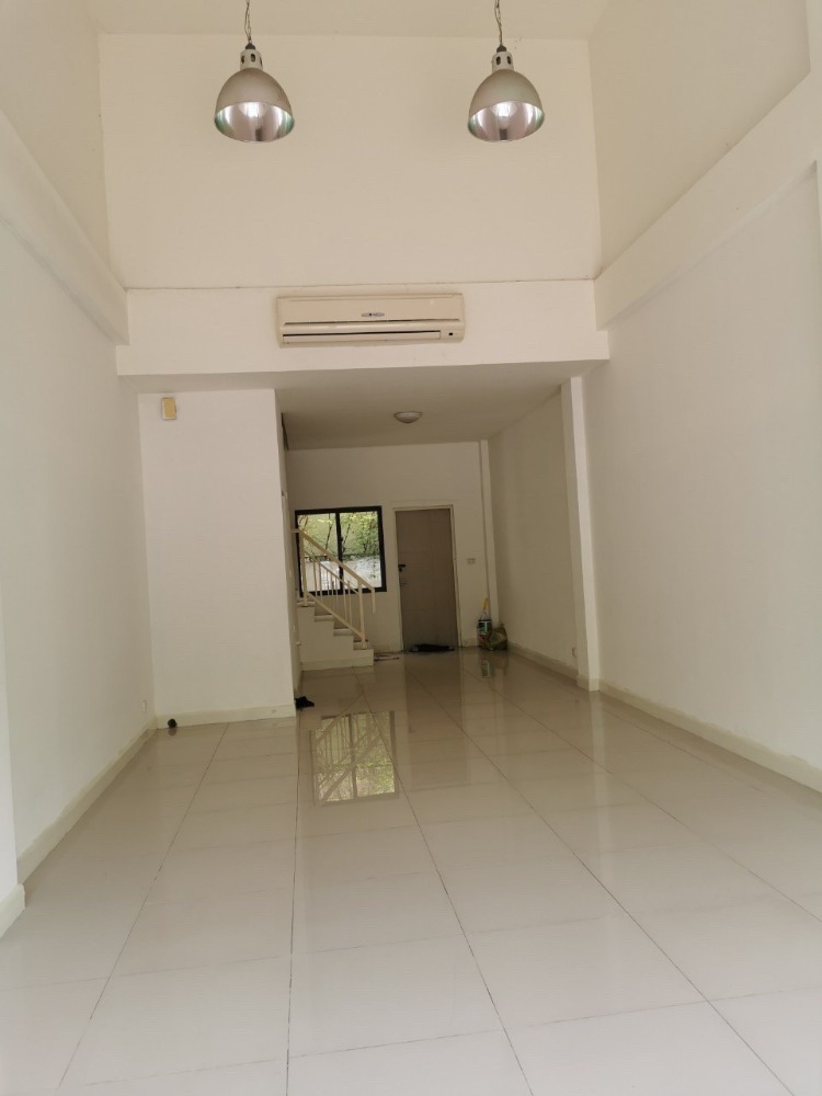 ขายอาคารพาณิชย์นวมินทร์ รามอินทรา : เหมาะสำหรับทำธุรกิจ ✨ อาคารพาณิชย์ บี อเวนิว วัชรพล / 3.5 ชั้น (ขาย), B-Avenue Watcharapol / 3.5 Storey (FOR SALE) TAN008