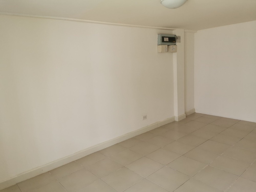 ขายอาคารพาณิชย์นวมินทร์ รามอินทรา : เหมาะสำหรับทำธุรกิจ ✨ อาคารพาณิชย์ บี อเวนิว วัชรพล / 3.5 ชั้น (ขาย), B-Avenue Watcharapol / 3.5 Storey (FOR SALE) TAN008