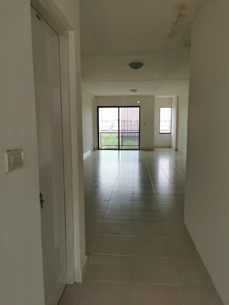 ขายอาคารพาณิชย์นวมินทร์ รามอินทรา : เหมาะสำหรับทำธุรกิจ ✨ อาคารพาณิชย์ บี อเวนิว วัชรพล / 3.5 ชั้น (ขาย), B-Avenue Watcharapol / 3.5 Storey (FOR SALE) TAN008