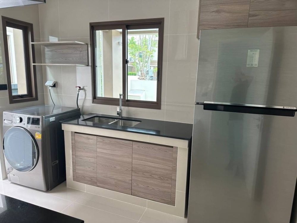 For RentHousePattanakan, Srinakarin : Single house for rent in Burasiri krungthepkreetha 3 bedrooms 0886382235