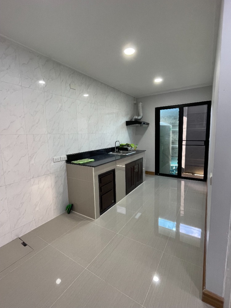 For SaleTownhomePattanakan, Srinakarin : House for sale, Pleno Rama 9-Krungthep Kreetha, corner house, 4 bedrooms.