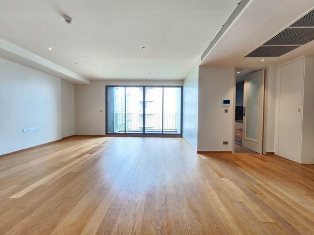 ให้เช่าคอนโดพระราม 3 สาธุประดิษฐ์ : Unfurnished 2 Bedrooms Corner Condo for Rent with Sathorn / Yennakart. Supreme Legend