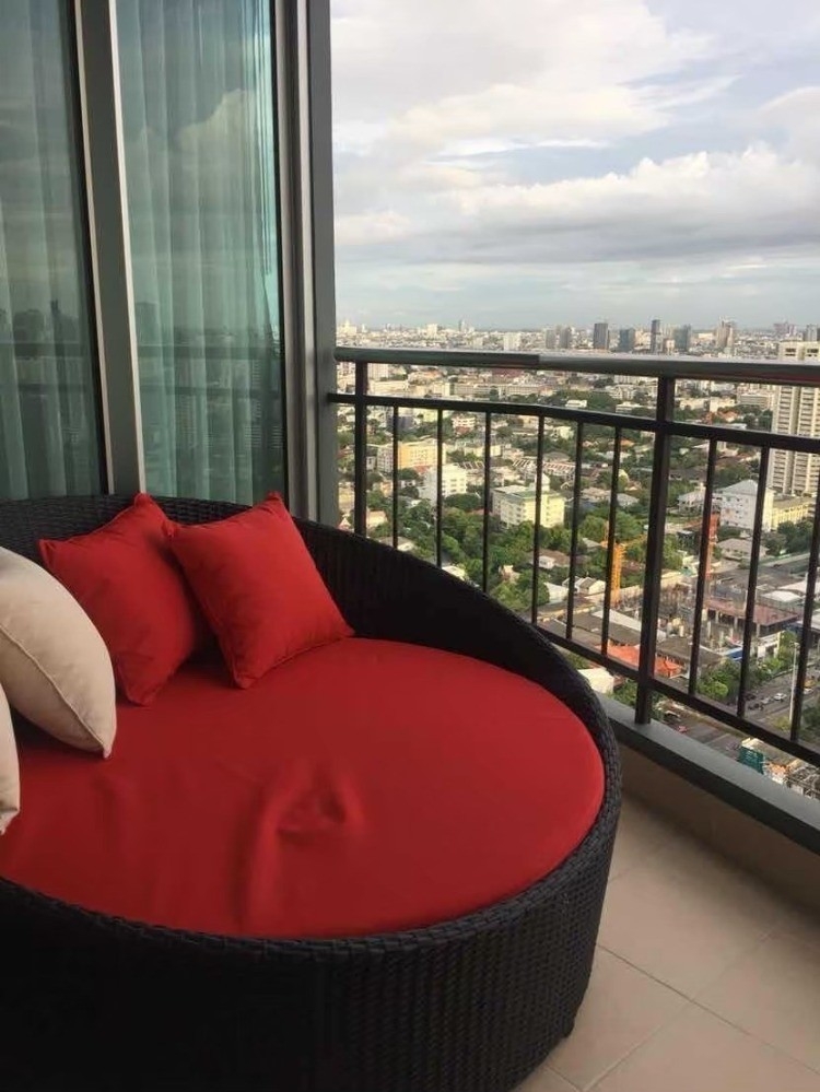 ขายคอนโดพระราม 9 เพชรบุรีตัดใหม่ RCA : S-SPES107 ขาย คอนโด ศุภาลัย ปาร์ค เอกมัย-ทองหล่อ  ชั้น39 ขนาด 72.6ตรม. 1นอน 1น้ำ 6.3ล้าน 064-959-8900