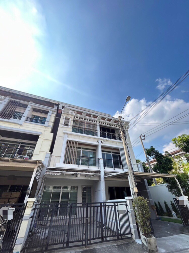 ให้เช่าทาวน์โฮมพัฒนาการ ศรีนครินทร์ : ให้เช่าทาวน์โฮมบ้านกลางเมืองศรีนครินทร์ติดBTS มีแอร์เฟอร์นิเจอร์ครบ 3นอน3น้ำ2ห้องนั่งเล่น ราคาเช่าเดือนละ35,000บาท