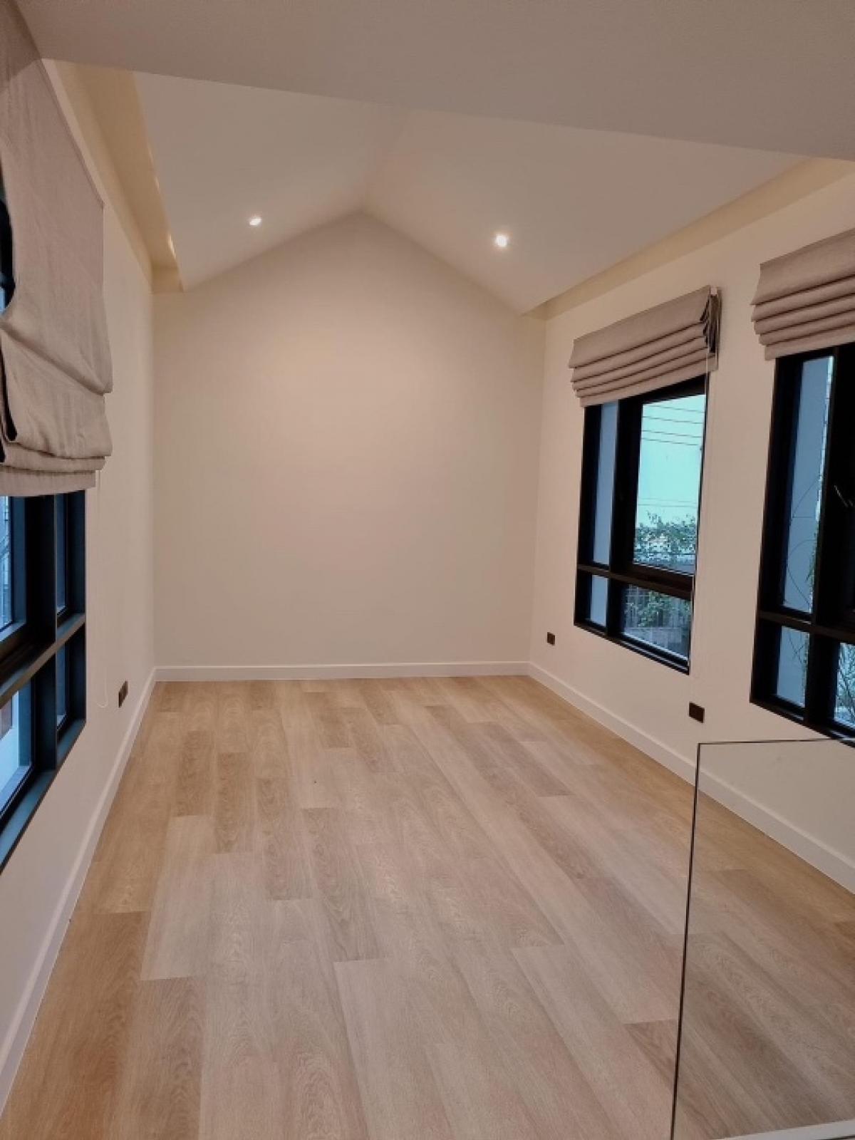 For SaleHouseSukhumvit, Asoke, Thonglor : 📢👇For sale brand new house near Ekamai, nice modern decoration