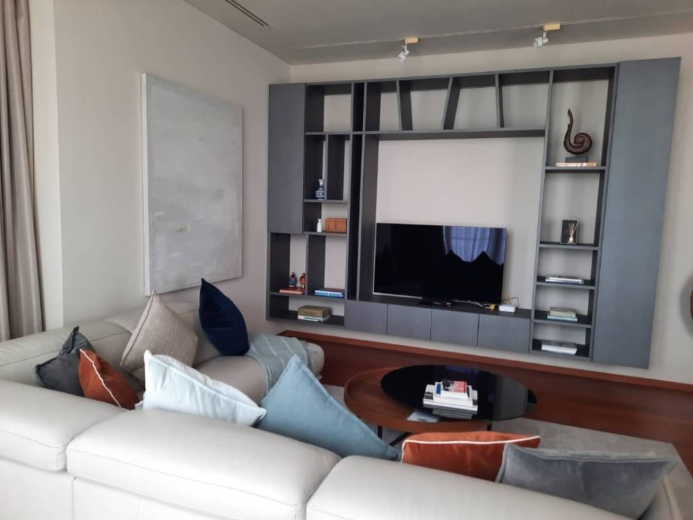 For RentCondoSathorn, Narathiwat : Rare unit for rent 3 bedroom Duplex at The Sukhothai Residence.