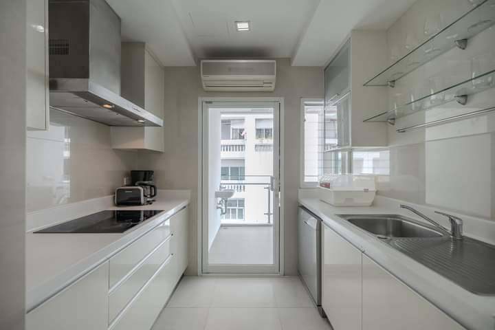 For RentCondoSukhumvit, Asoke, Thonglor : GMSV101 for rent GM Condo Serviced Apartment Sukhumvit 20 20th floor, city view 182 sqm. 3 bedrooms, 2 baths, 140,000 baht. 064-959-8900