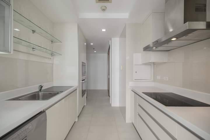For RentCondoSukhumvit, Asoke, Thonglor : GMSV101 for rent GM Condo Serviced Apartment Sukhumvit 20 20th floor, city view 182 sqm. 3 bedrooms, 2 baths, 140,000 baht. 064-959-8900