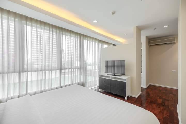 For RentCondoSukhumvit, Asoke, Thonglor : GMSV101 for rent GM Condo Serviced Apartment Sukhumvit 20 20th floor, city view 182 sqm. 3 bedrooms, 2 baths, 140,000 baht. 064-959-8900