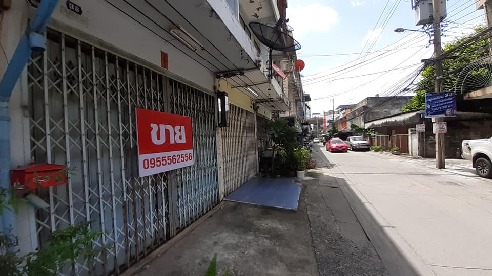 For SaleShop HousePinklao, Charansanitwong : Building for sale, Soi Charan 89 #BTS Bang O, area 13 sq m. #Can move in immediately, price 3.90 million baht #Sell #Beauty salon