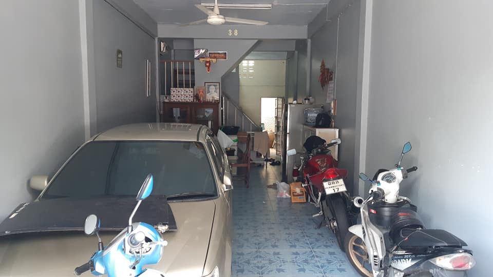 For SaleShop HousePinklao, Charansanitwong : Building for sale, Soi Charan 89 #BTS Bang O, area 13 sq m. #Can move in immediately, price 3.90 million baht #Sell #Beauty salon