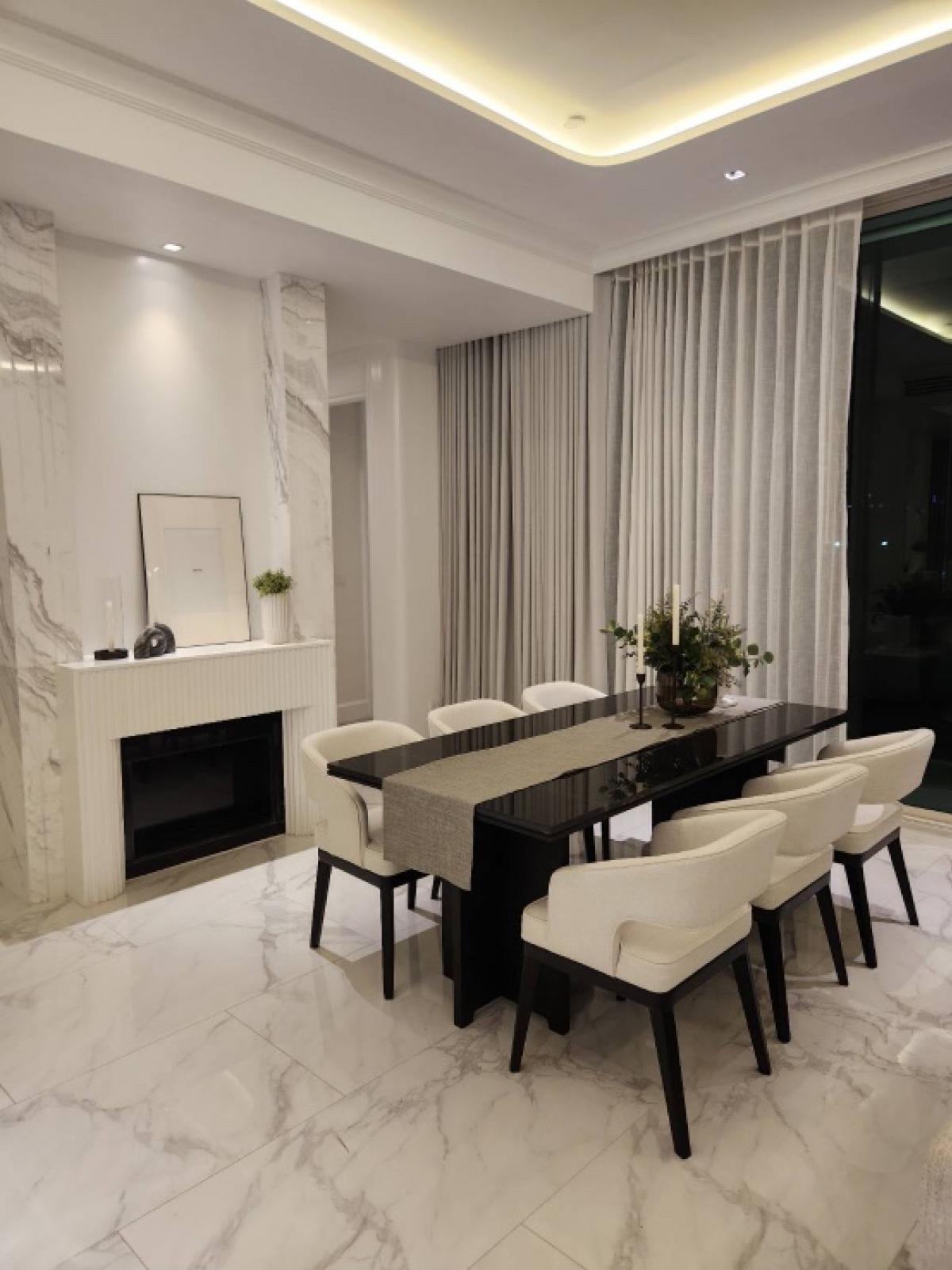 For SaleCondoSukhumvit, Asoke, Thonglor : 📢👇 Newly renovated Luxury place to live at Royce Private Residences Sukhumvit 31, partly furnished, unblocked view, located in Em district area