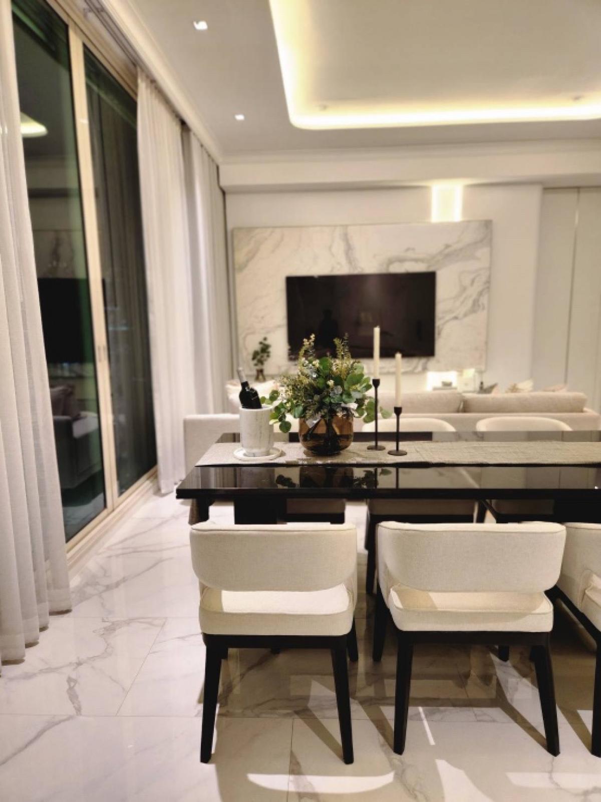For SaleCondoSukhumvit, Asoke, Thonglor : 📢👇 Newly renovated Luxury place to live at Royce Private Residences Sukhumvit 31, partly furnished, unblocked view, located in Em district area