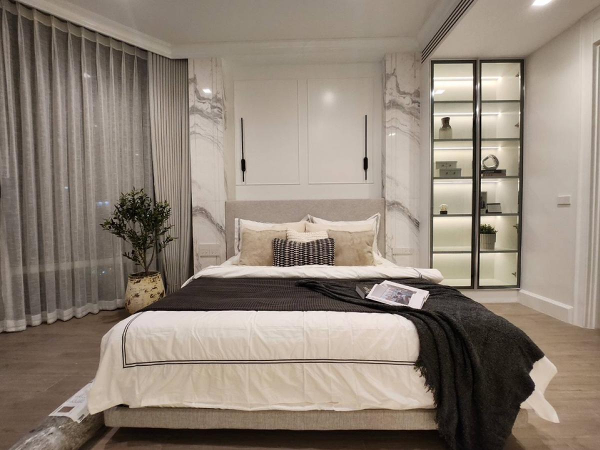 For SaleCondoSukhumvit, Asoke, Thonglor : 📢👇 Newly renovated Luxury place to live at Royce Private Residences Sukhumvit 31, partly furnished, unblocked view, located in Em district area