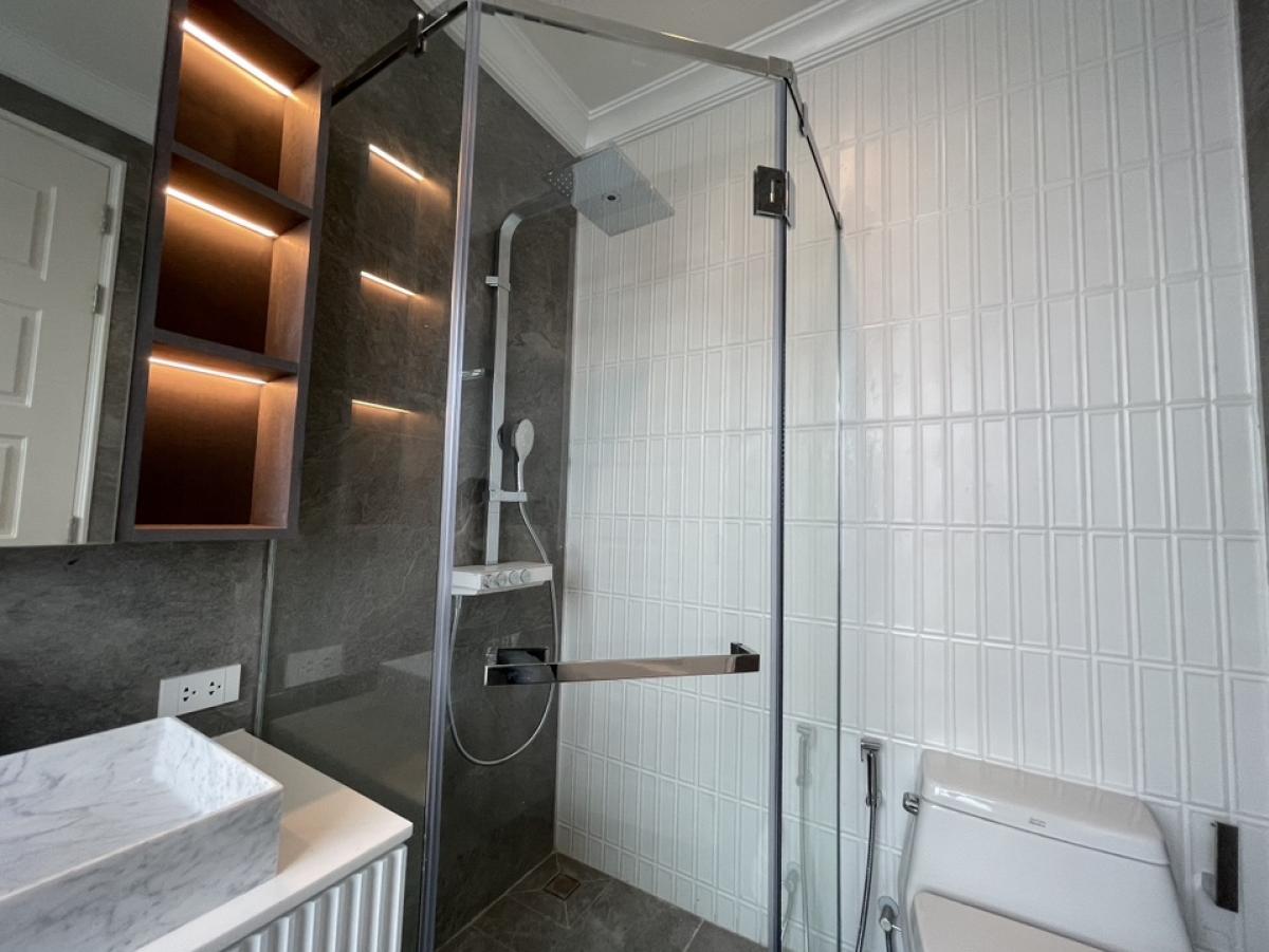 For SaleCondoSukhumvit, Asoke, Thonglor : 📢👇 Newly renovated Luxury place to live at Royce Private Residences Sukhumvit 31, partly furnished, unblocked view, located in Em district area