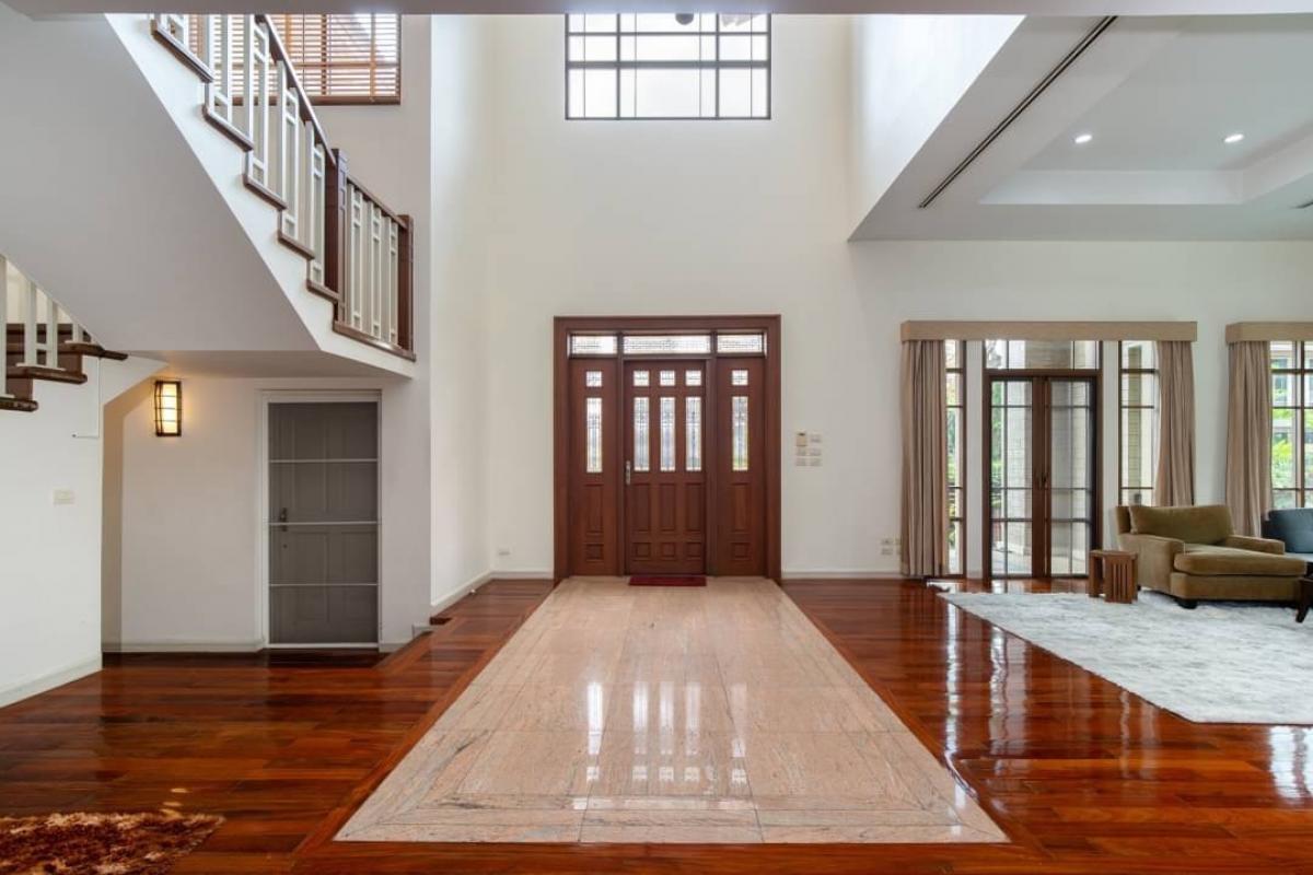 ขายบ้านอ่อนนุช อุดมสุข : 📢👇Luxury corner unit house with private pool and Jacuzzi for rent / sale in nice quiet and shady village with good security in the heart of BKK near  St.Andrews International School Bangkok, Bangkok Adventist International School, Astra Academy Internatio