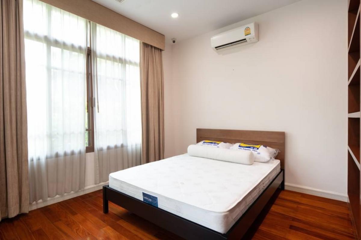 ขายบ้านอ่อนนุช อุดมสุข : 📢👇Luxury corner unit house with private pool and Jacuzzi for rent / sale in nice quiet and shady village with good security in the heart of BKK near  St.Andrews International School Bangkok, Bangkok Adventist International School, Astra Academy Internatio